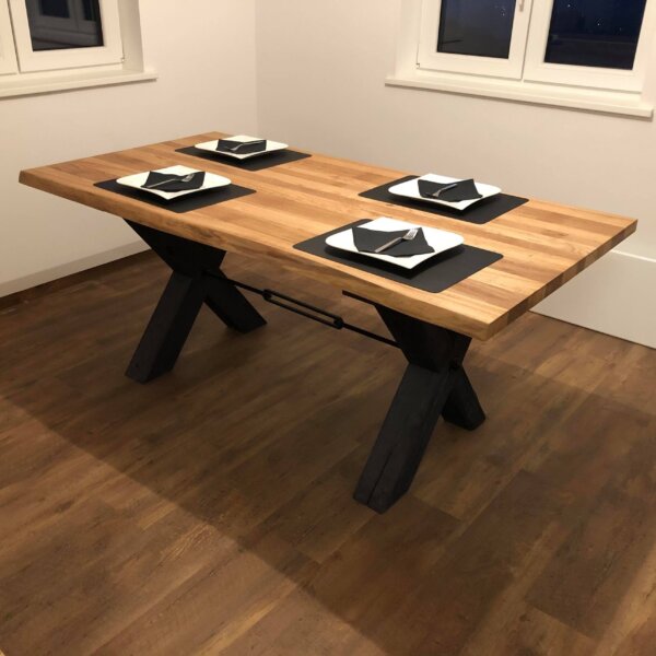 X-stol od masivnog hrasta 180 × 90 cm – prirodni rubovi & križno podnožje  Akcija –5%: sada samo 1.290 EUR