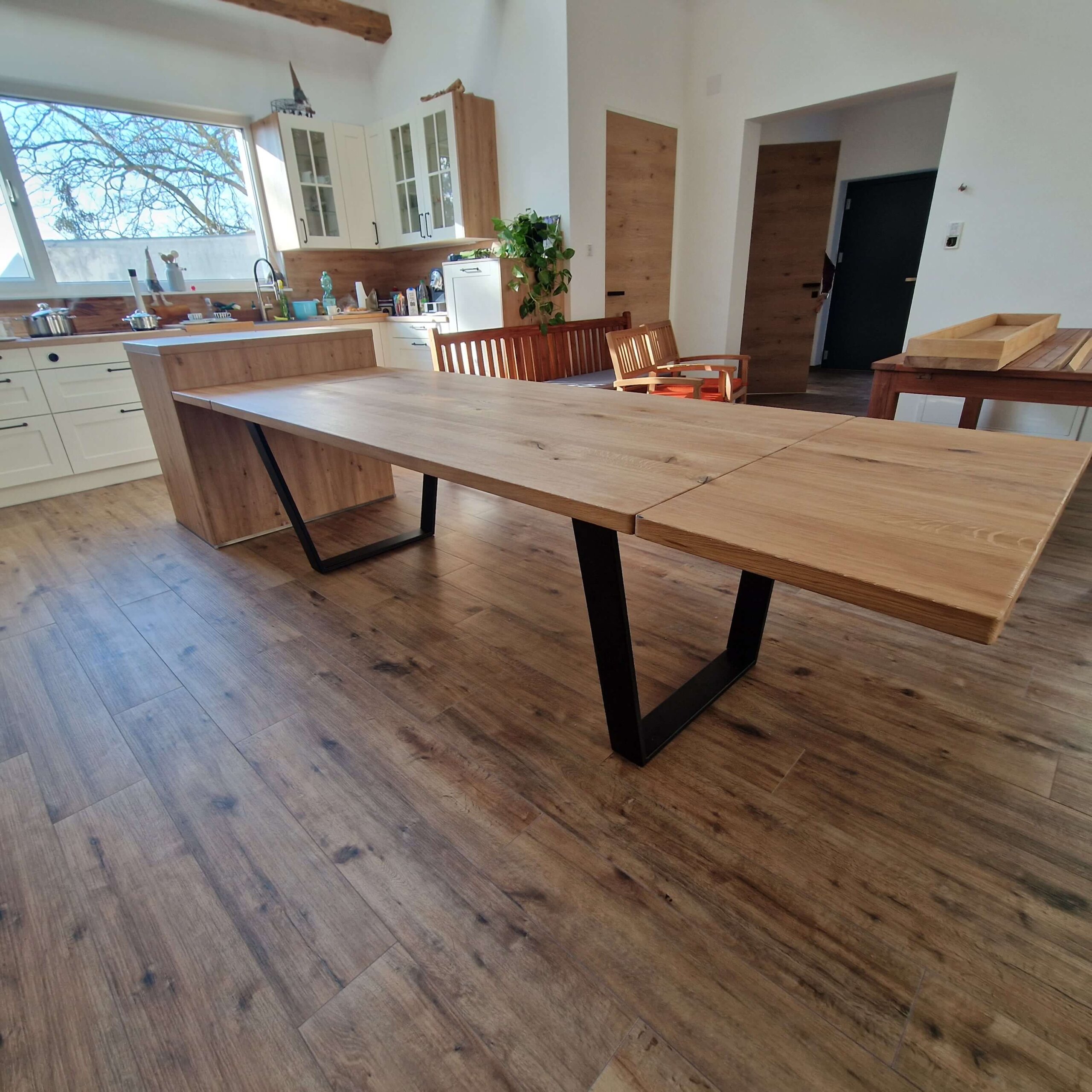 Masivni hrastov stol 200 × 100 cm – rustikalna elegancija + produžeci Sada -5%: 1100 EUR + dodatni produžeci - Image 2