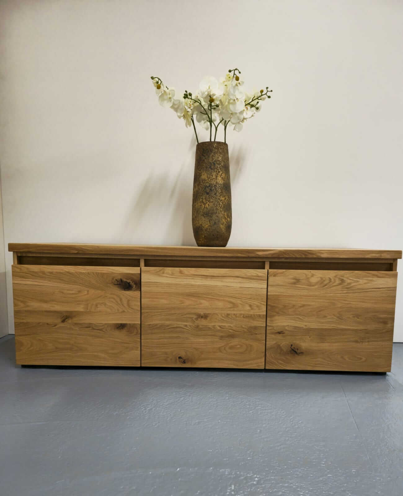 TV komoda od masivne hrastovine – rustik natur Dimenzije: 180 × 60 × 60 cm - Image 2