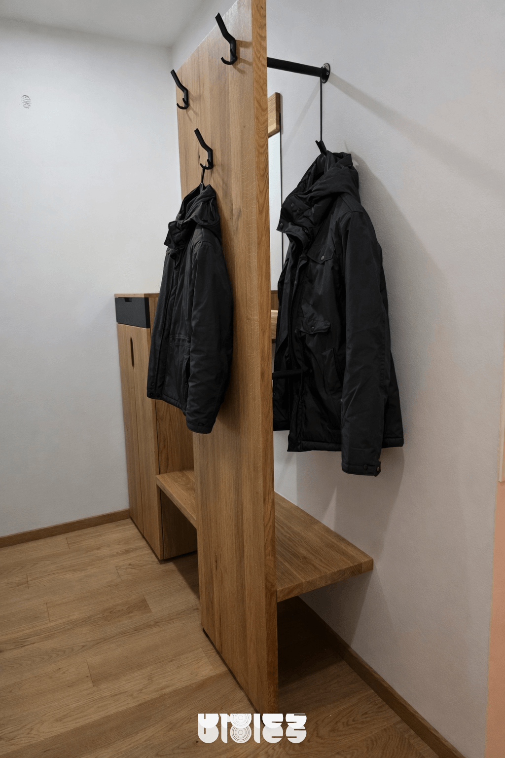 Hrastova predsoblje od masivnog drva s klupom, ogledalom i vješalicama – 170 × 40 × 200 cm - Image 2