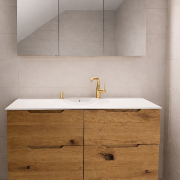 Hrastova elegancija i Kerrock – savršeno kupaonsko rješenje po mjeri vašeg doma